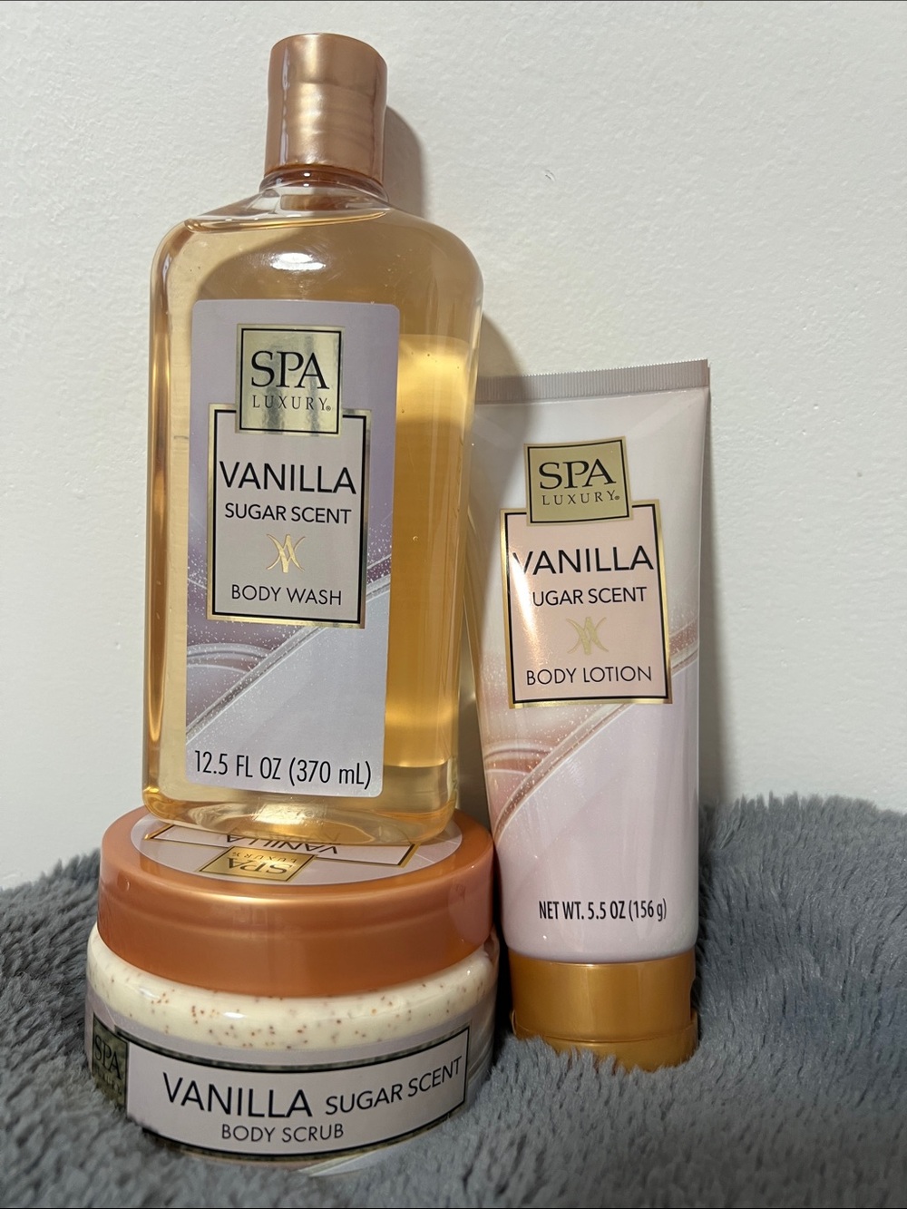 Spa Luxury Vanilla Sugar Scent Body Wash in Cream/Gold